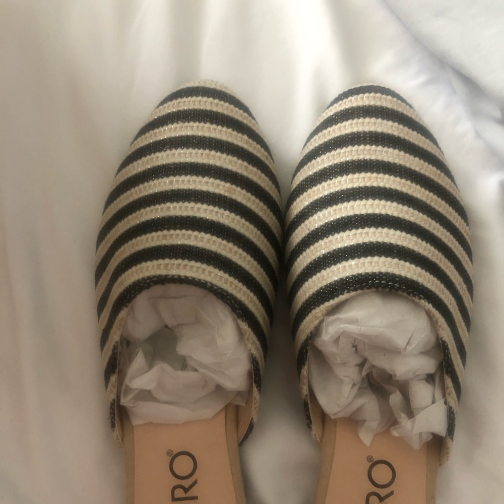 Brand New Ashro Gold and Black Mule Size 6